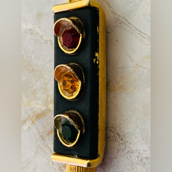 Gold and Black Traffic Light Vintage Keychain - Picture 4 of 6